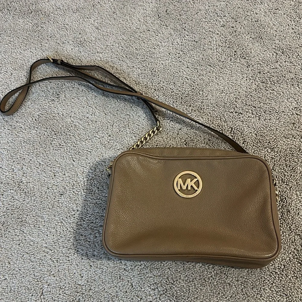 Michael Kors crossbody | tan